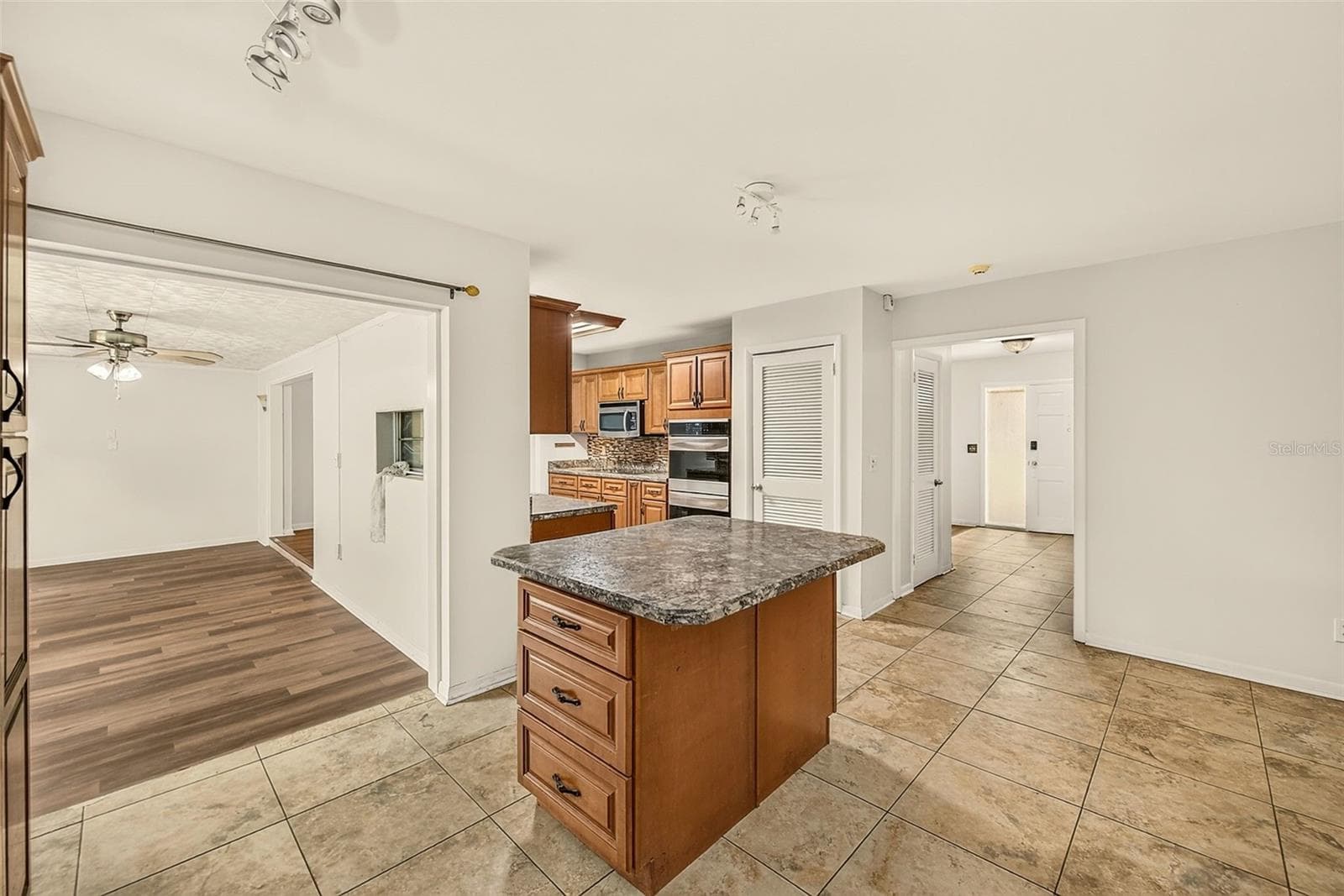 Single Family Residence at 303 SAINT AUGUSTINE AVE, TEMPLE TERRACE, photo 14 of 44