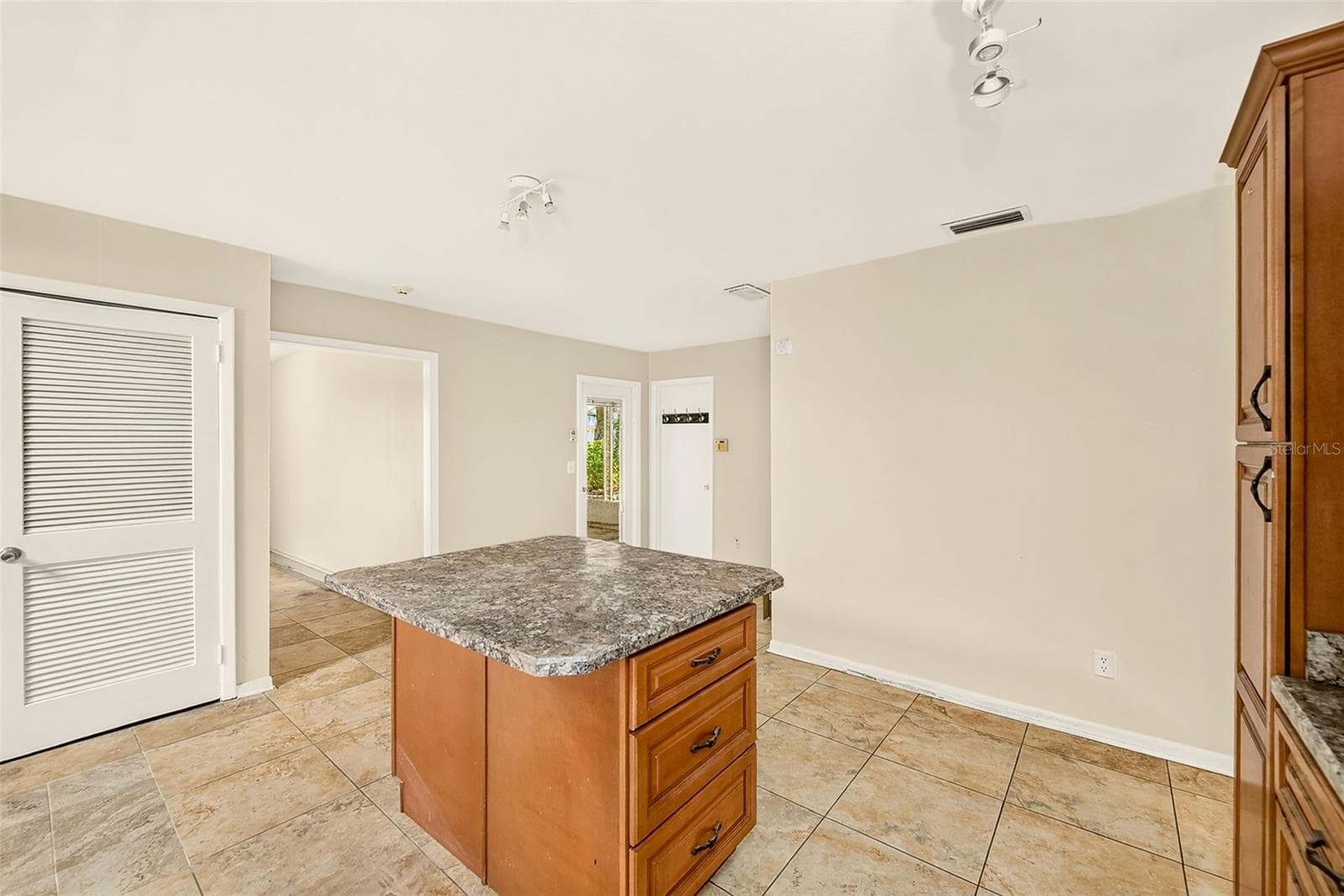 Single Family Residence at 303 SAINT AUGUSTINE AVE, TEMPLE TERRACE, photo 15 of 44