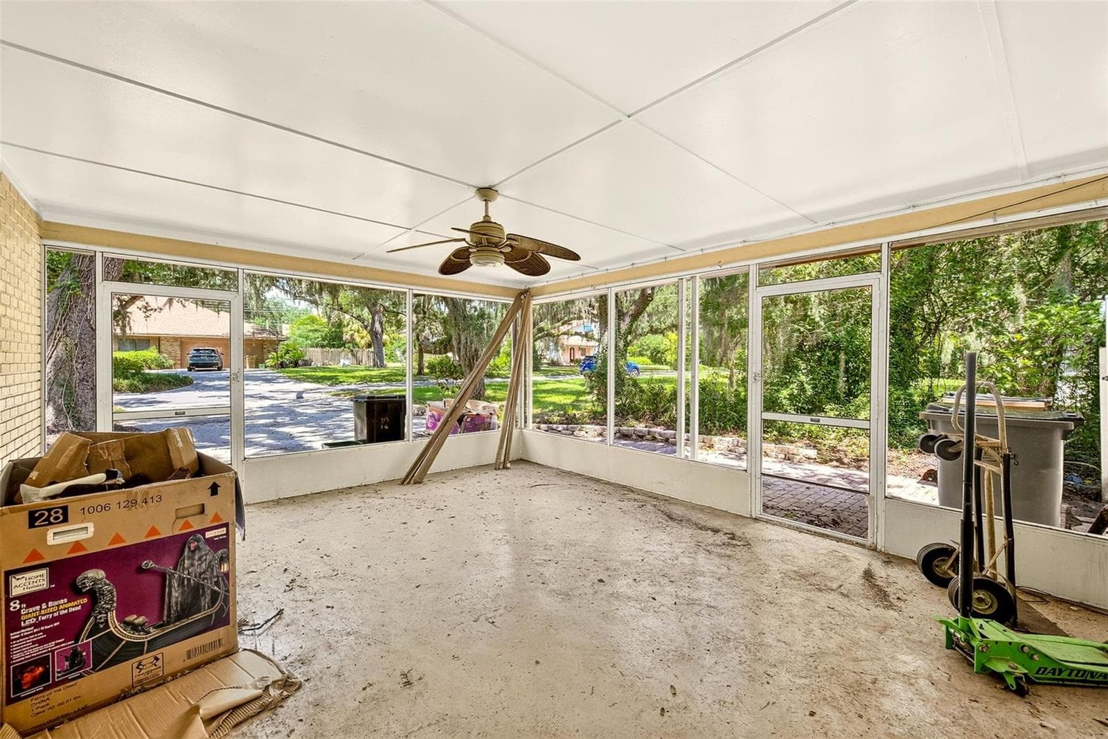 Single Family Residence at 303 SAINT AUGUSTINE AVE, TEMPLE TERRACE, photo 35 of 44
