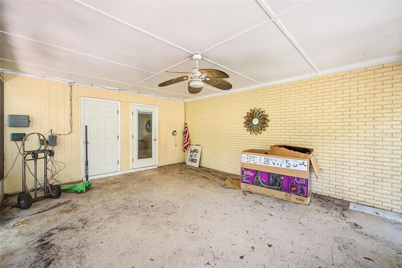 Single Family Residence at 303 SAINT AUGUSTINE AVE, TEMPLE TERRACE, photo 36 of 44