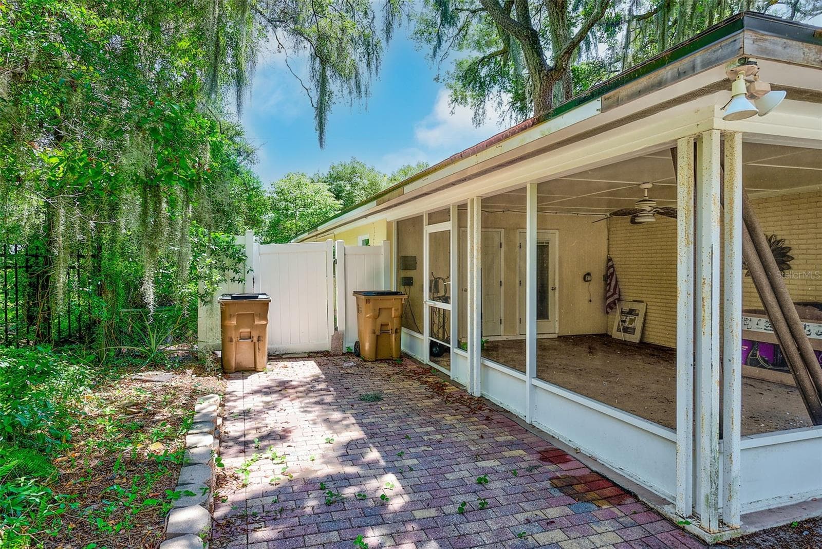 Single Family Residence at 303 SAINT AUGUSTINE AVE, TEMPLE TERRACE, photo 37 of 44