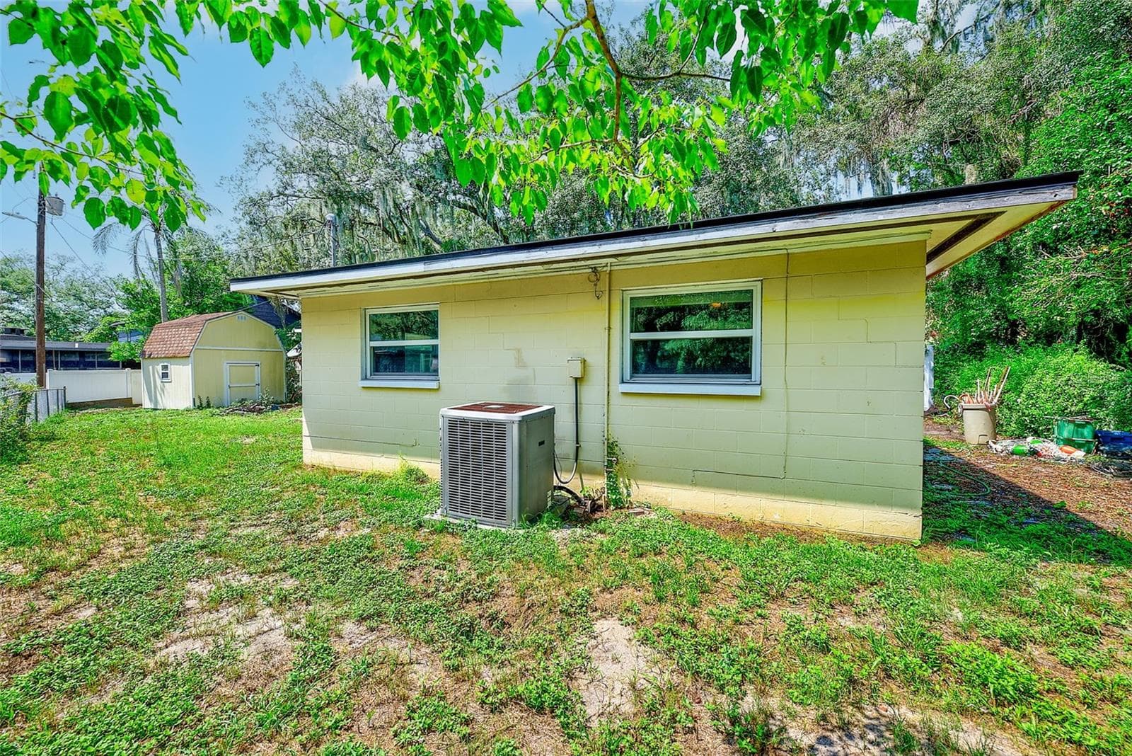 Single Family Residence at 303 SAINT AUGUSTINE AVE, TEMPLE TERRACE, photo 40 of 44