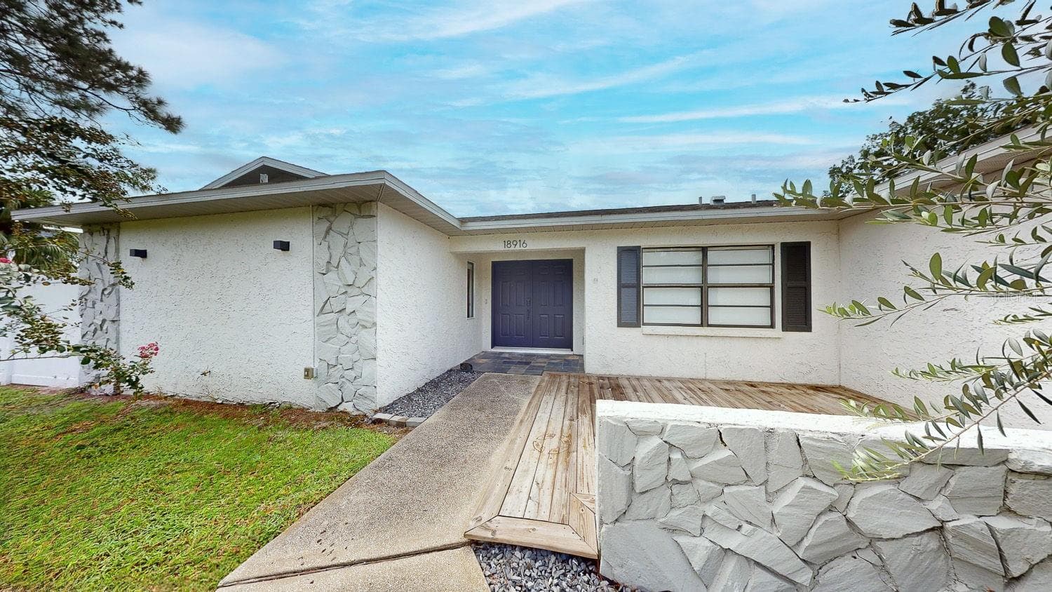 Single Family Residence at 18916 GERACI RD, LUTZ, photo 2 of 33