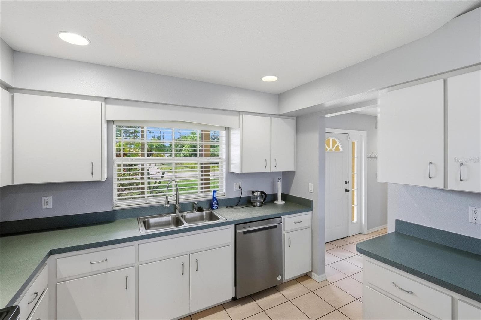 Single Family Residence at 9910 GULFSTREAM BLVD, ENGLEWOOD, photo 18 of 42