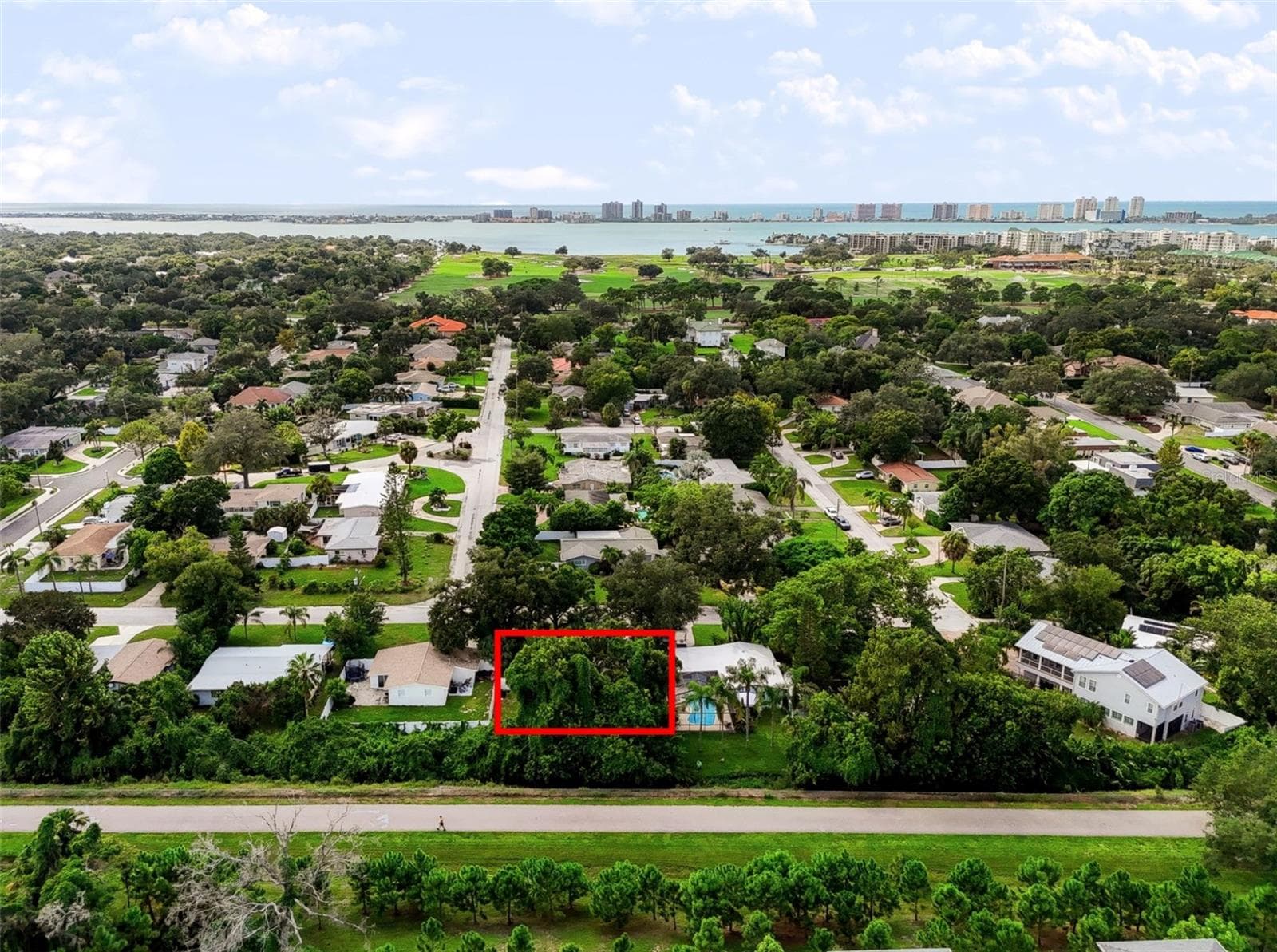 Single Family Residence at 327 BARBARA CIR, BELLEAIR, photo 17 of 26