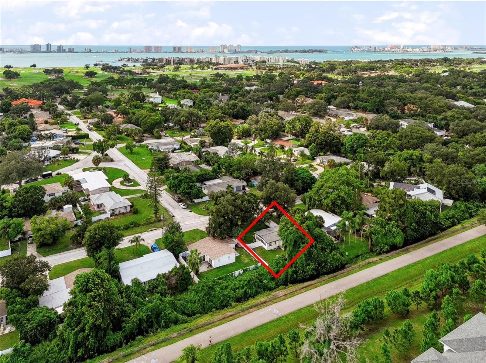 Single Family Residence at 327 BARBARA CIR, BELLEAIR, photo 18 of 26
