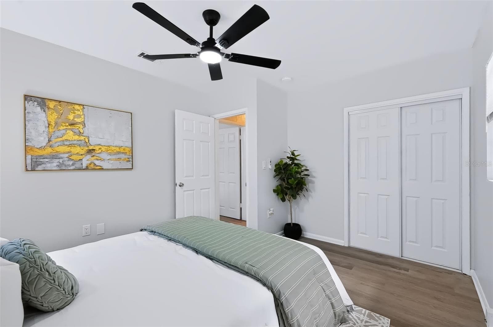 Single Family Residence at 327 BARBARA CIR, BELLEAIR, photo 11 of 26