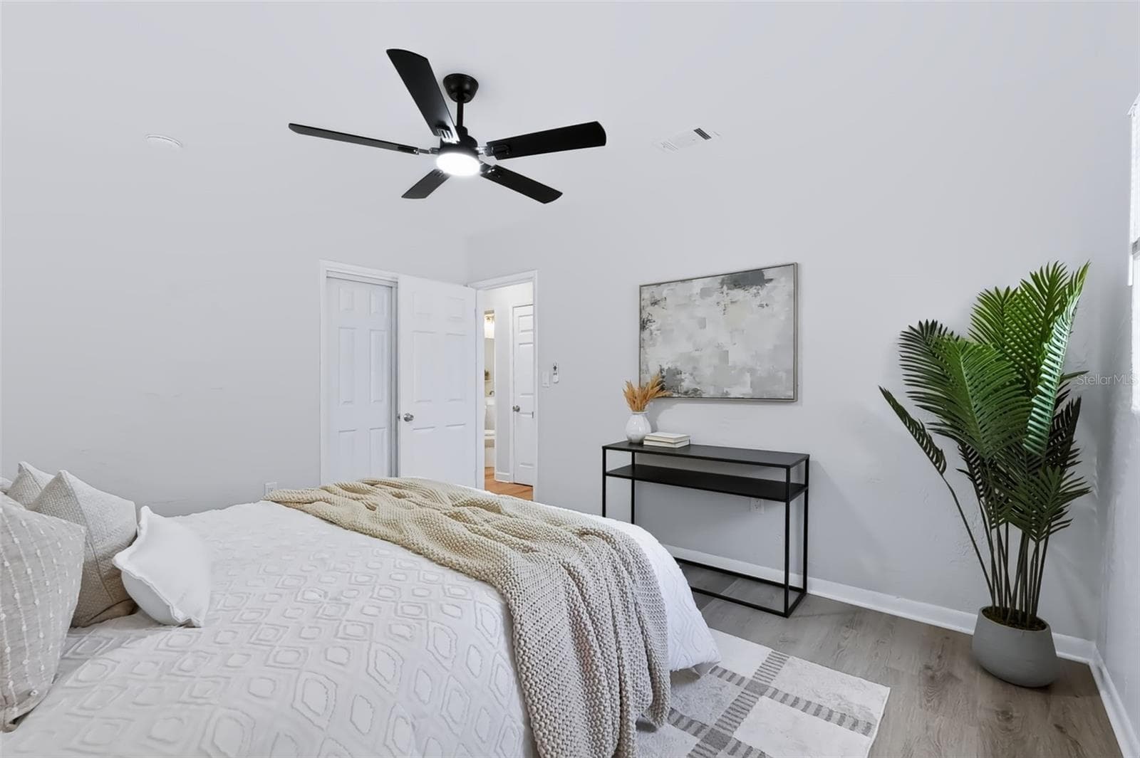 Single Family Residence at 327 BARBARA CIR, BELLEAIR, photo 13 of 26