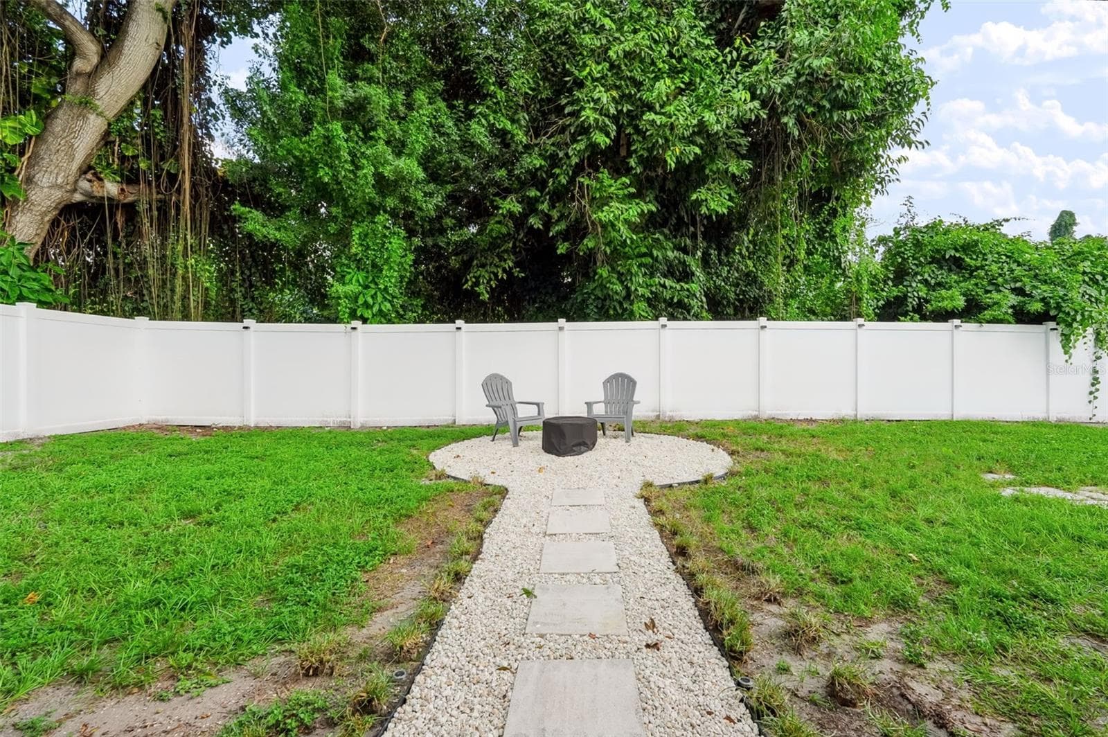 Single Family Residence at 327 BARBARA CIR, BELLEAIR, photo 20 of 26