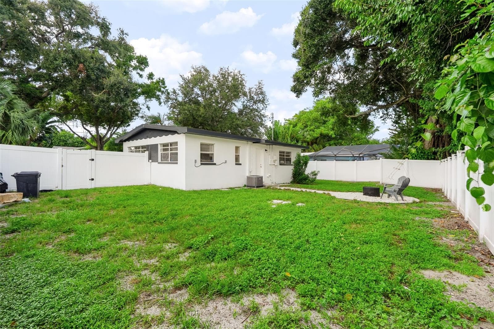 Single Family Residence at 327 BARBARA CIR, BELLEAIR, photo 23 of 26