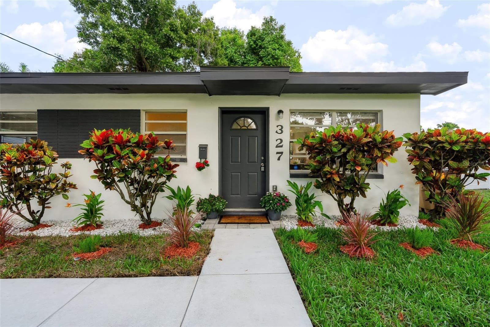 Single Family Residence at 327 BARBARA CIR, BELLEAIR, photo 2 of 26