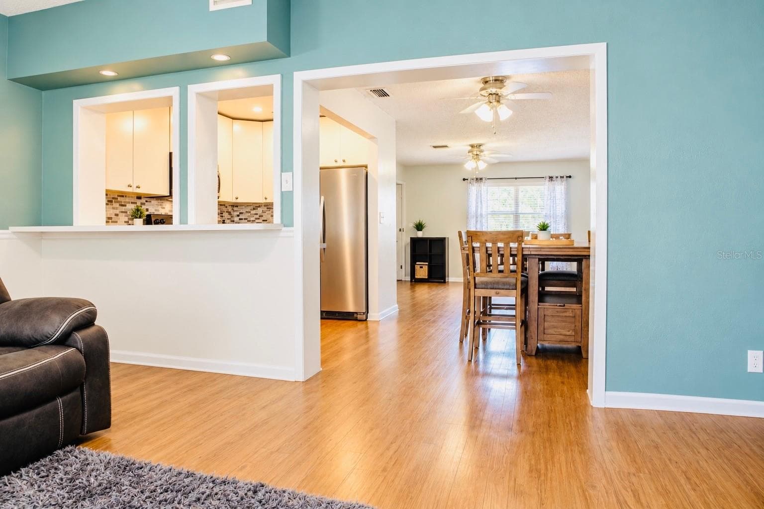 Single Family Residence at 6044 FAUNA LN, APOLLO BEACH, photo 3 of 4