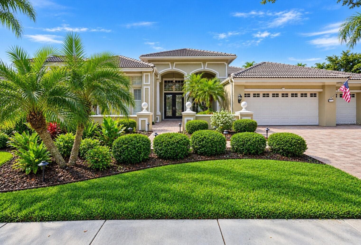 Single Family Residence at 9108 WOODRIDGE RUN DR, TAMPA, photo 2 of 46