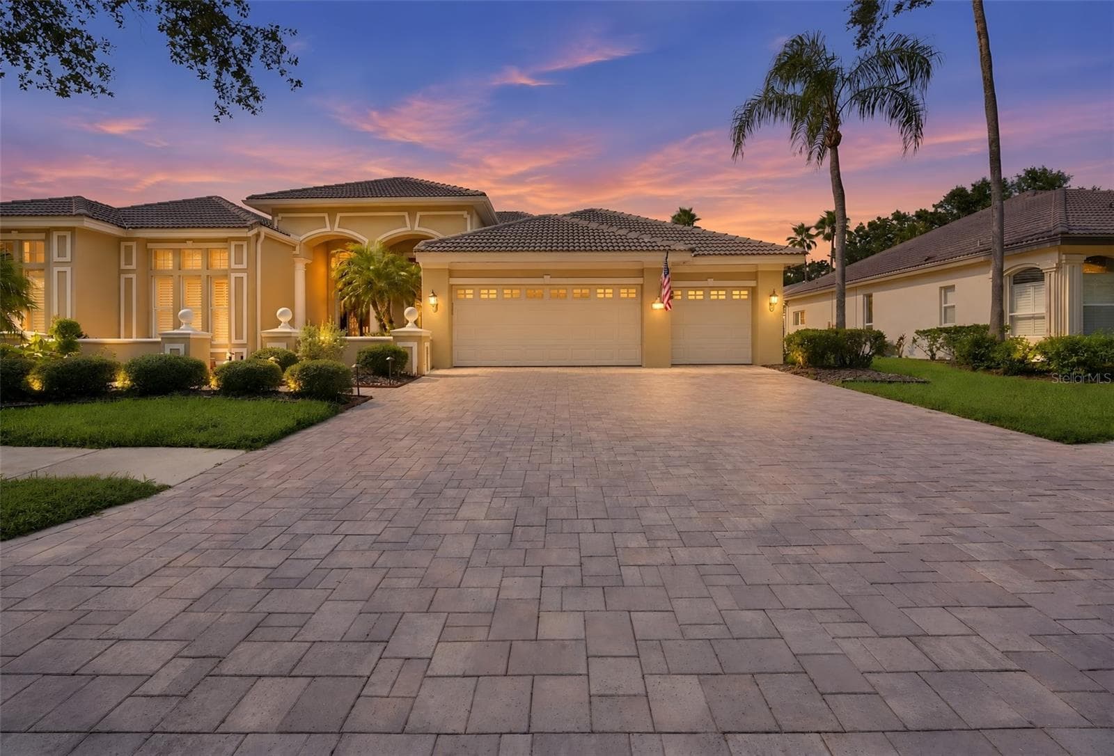 Single Family Residence at 9108 WOODRIDGE RUN DR, TAMPA, photo 4 of 46