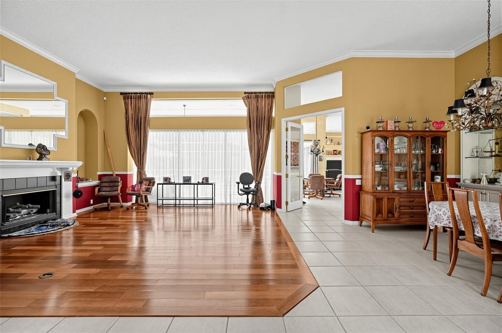 Single Family Residence at 9108 WOODRIDGE RUN DR, TAMPA, photo 8 of 46