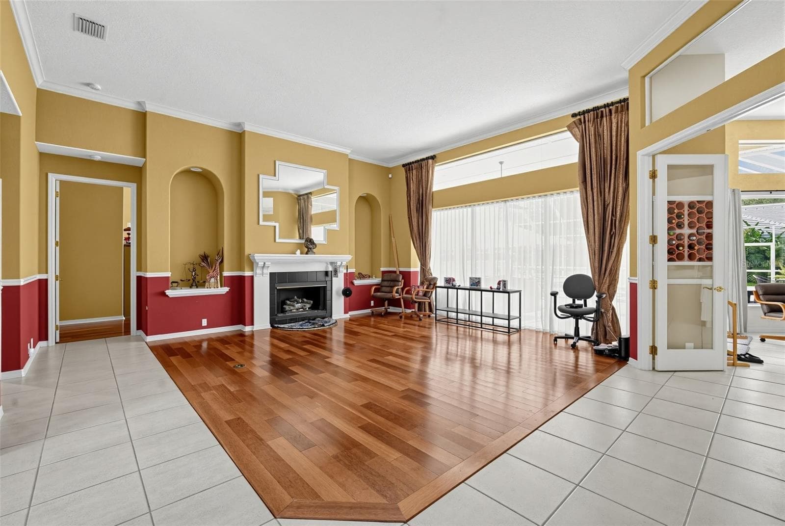 Single Family Residence at 9108 WOODRIDGE RUN DR, TAMPA, photo 10 of 46