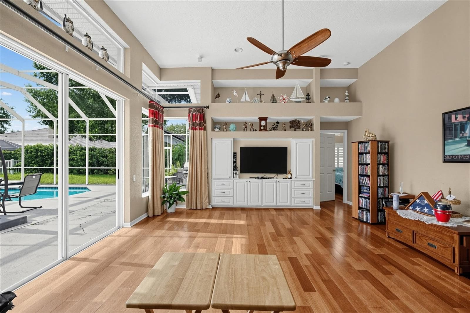 Single Family Residence at 9108 WOODRIDGE RUN DR, TAMPA, photo 18 of 46