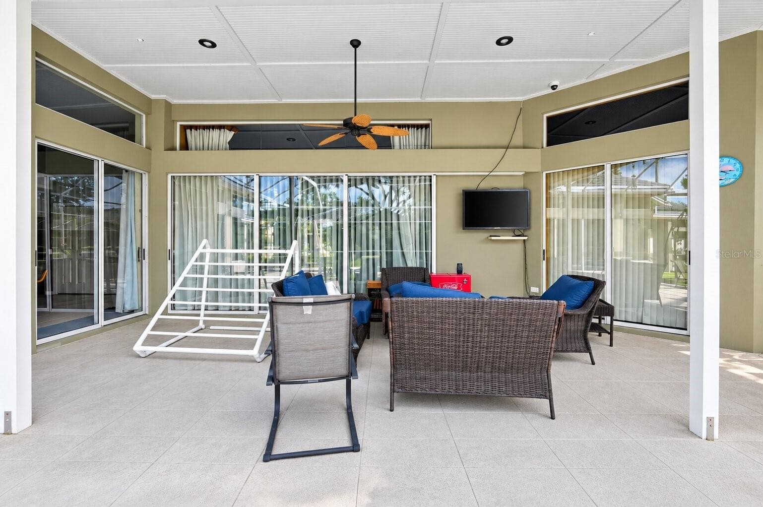 Single Family Residence at 9108 WOODRIDGE RUN DR, TAMPA, photo 19 of 46
