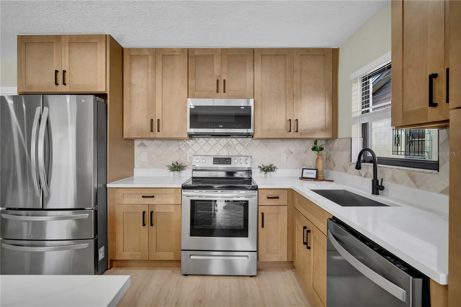 Chef kitchens awaits you! - 2311 TOWERBRIDGE ST, ORLANDO