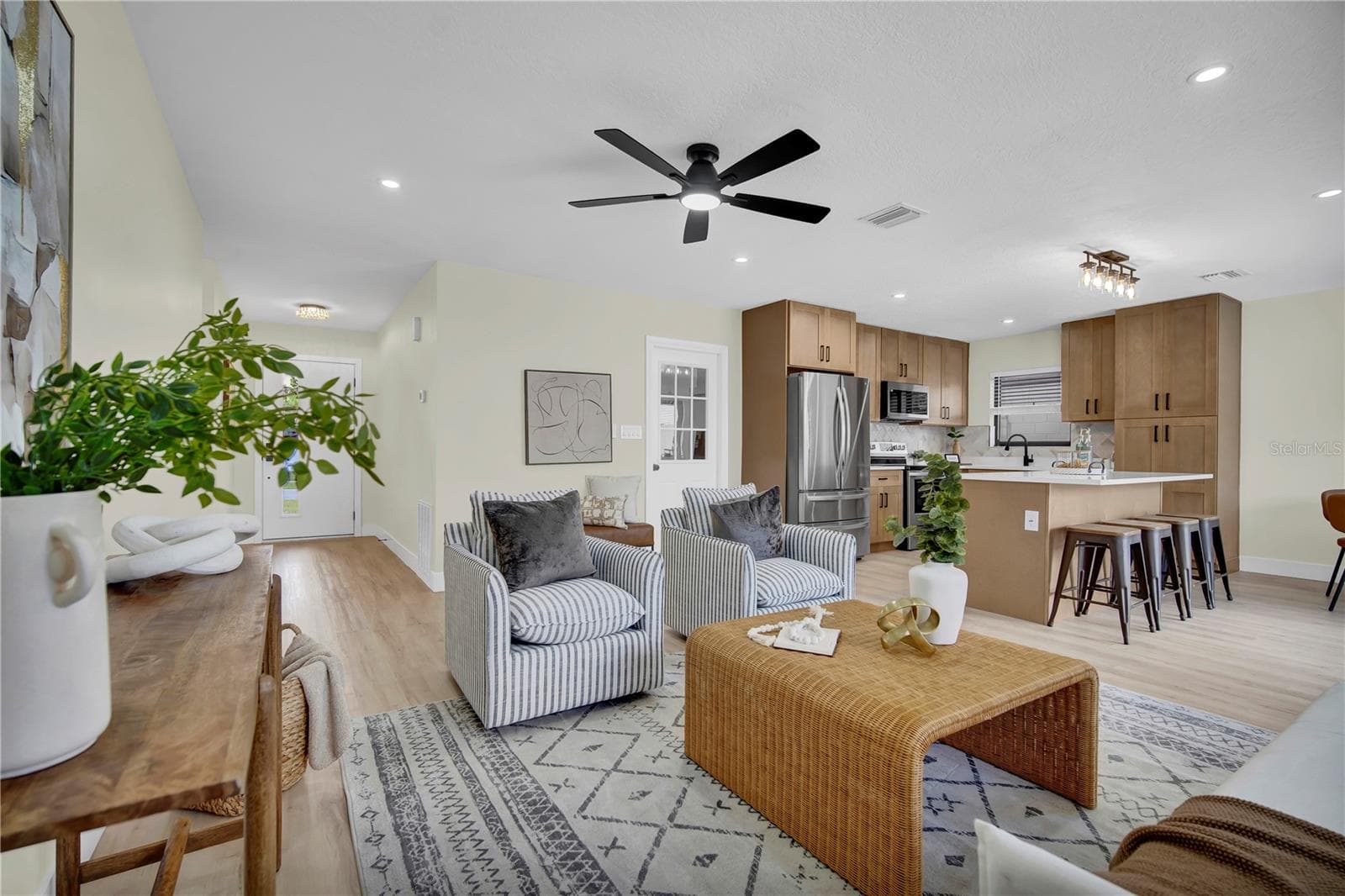 Open functional living area. - 2311 TOWERBRIDGE ST, ORLANDO