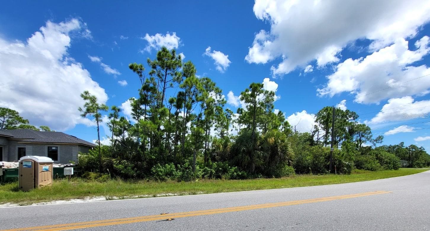 Looking South down Hallendale. - 9500 HALLENDALE DR, PORT CHARLOTTE