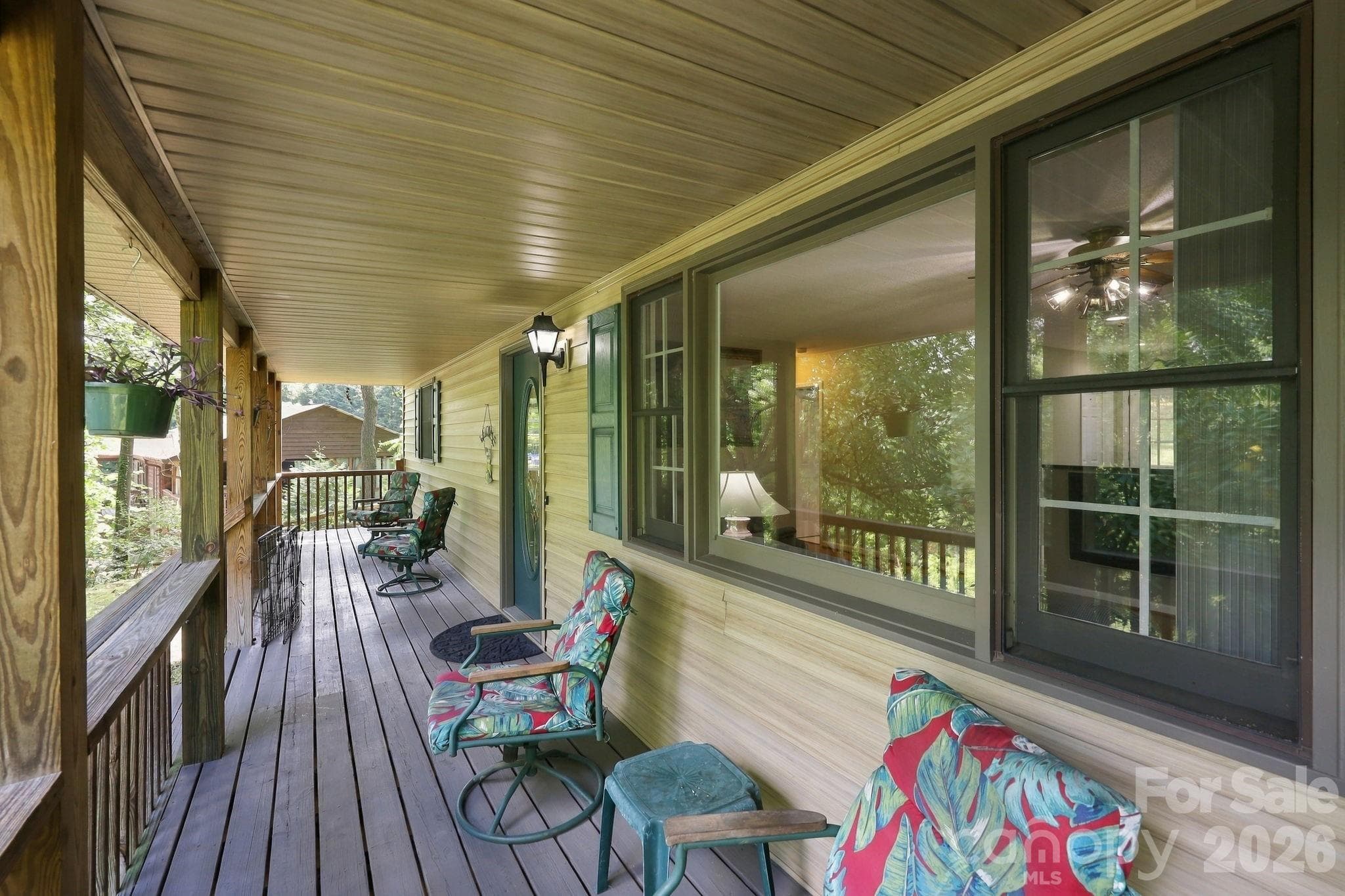 Perfect "sitting porch" - 6 Cisco Road, Asheville