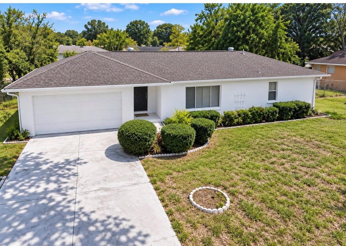 Single Family Residence at 568 SILVER COURSE LOOP, OCALA, photo 2 of 16