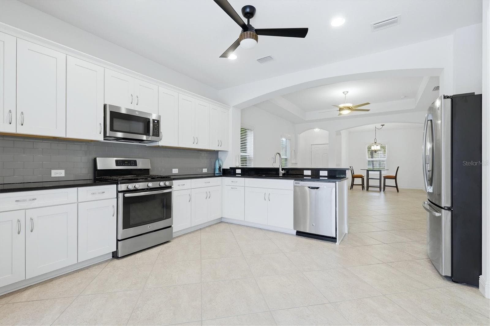 Single Family Residence at 12676 SAGEWOOD DR, VENICE, photo 11 of 46