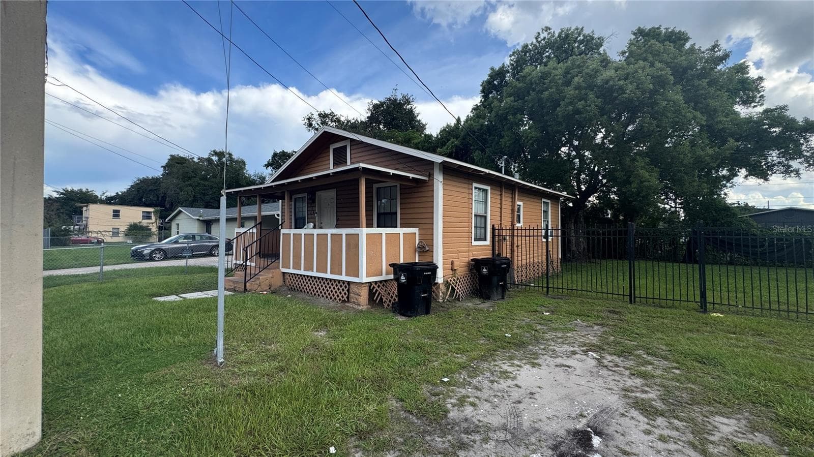 Single Family Residence at 914 W SOUTH ST, ORLANDO, photo 2 of 4