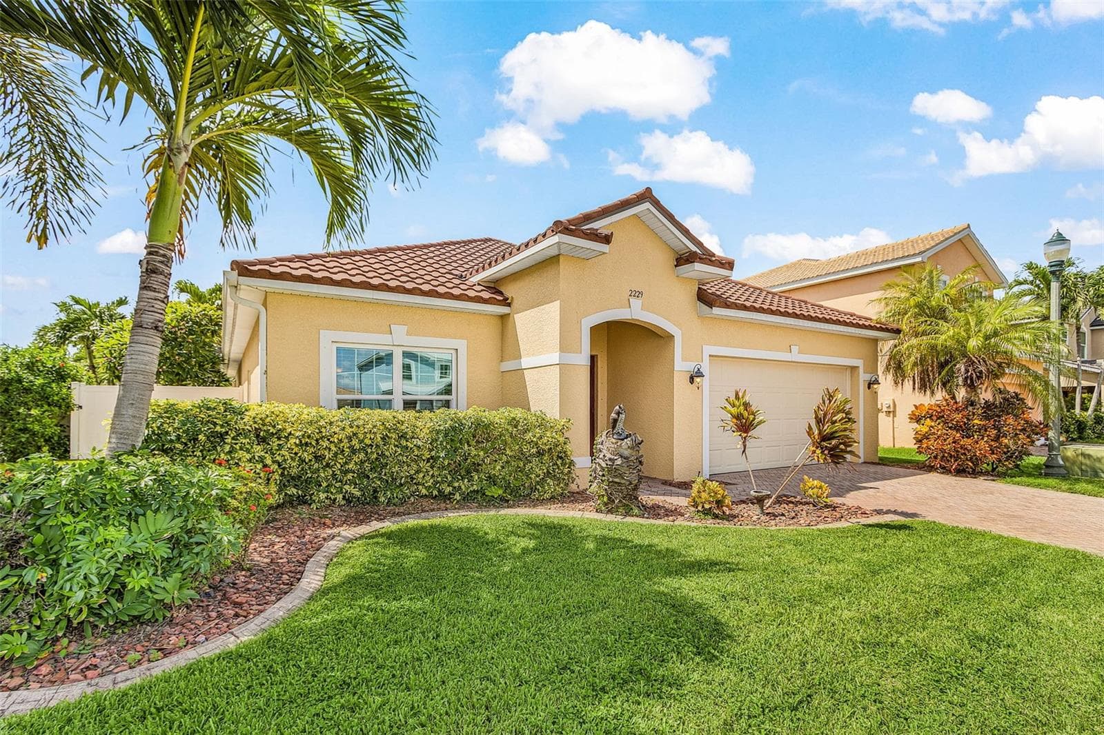 Single Family Residence at 2229 CAPE HEATHER CIR, CAPE CORAL, photo 27 of 33