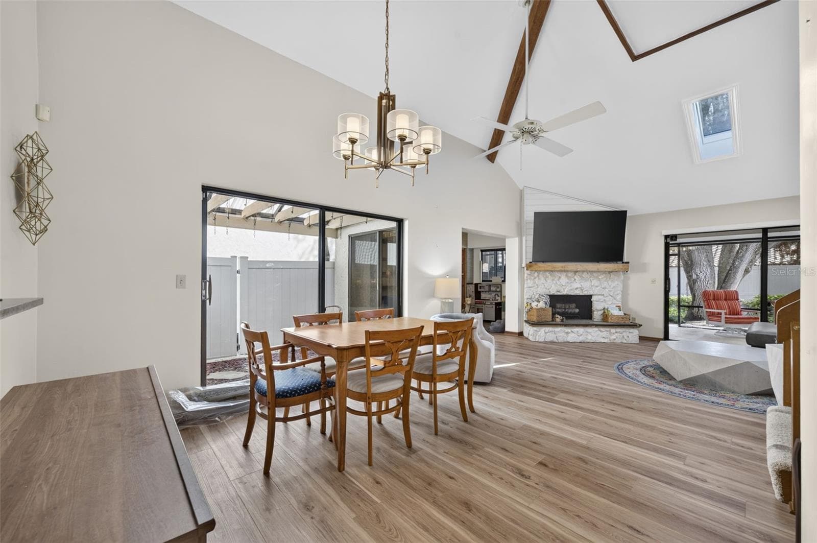 Single Family Residence at 1010 W PEBBLE BEACH CIR, WINTER SPRINGS, photo 10 of 42
