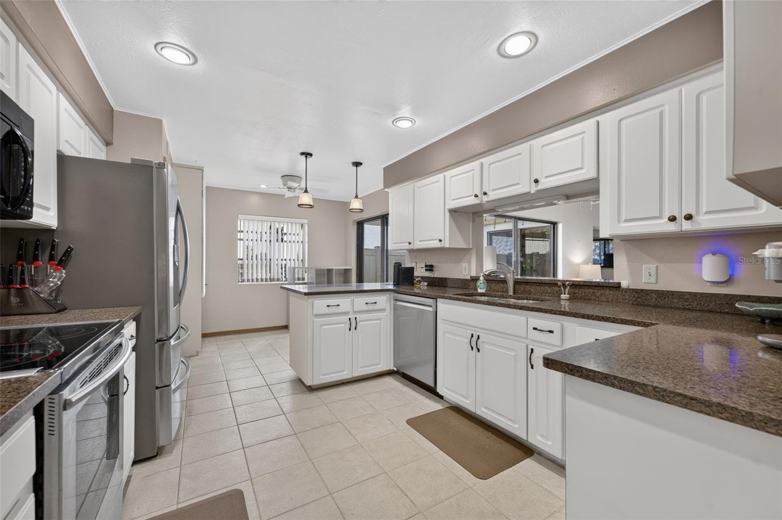 Single Family Residence at 1010 W PEBBLE BEACH CIR, WINTER SPRINGS, photo 13 of 42