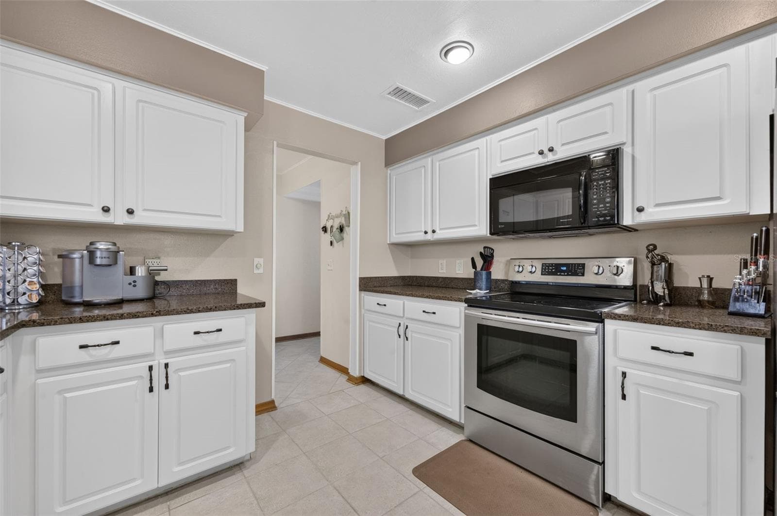 Single Family Residence at 1010 W PEBBLE BEACH CIR, WINTER SPRINGS, photo 15 of 42