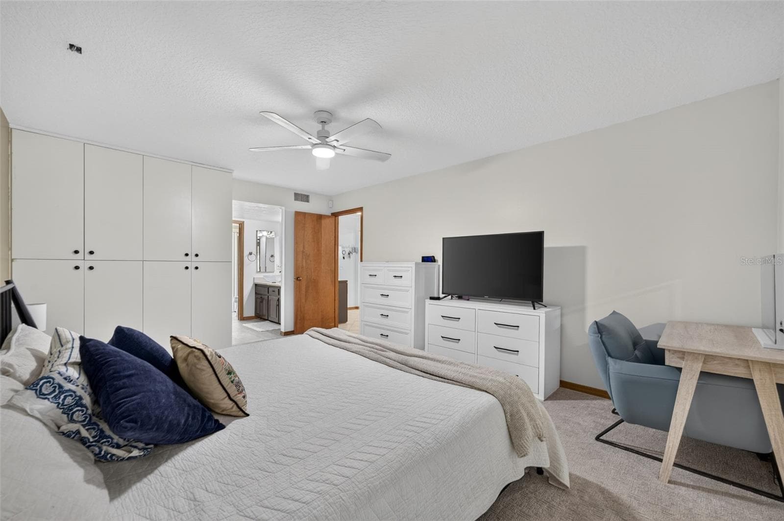 Single Family Residence at 1010 W PEBBLE BEACH CIR, WINTER SPRINGS, photo 18 of 42
