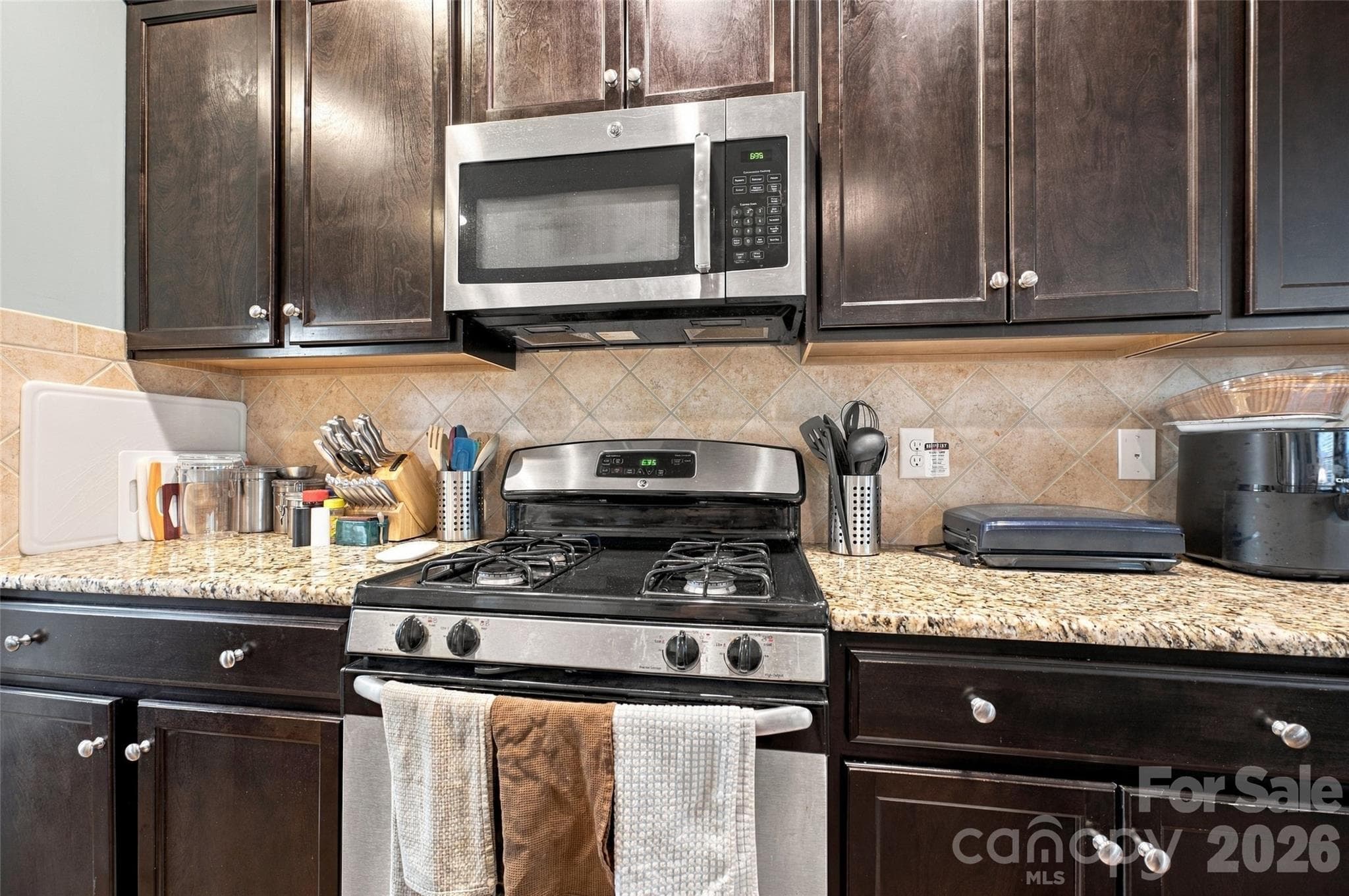 Single Family Residence at 2440 Flintshire Lane, Gastonia, photo 13 of 48