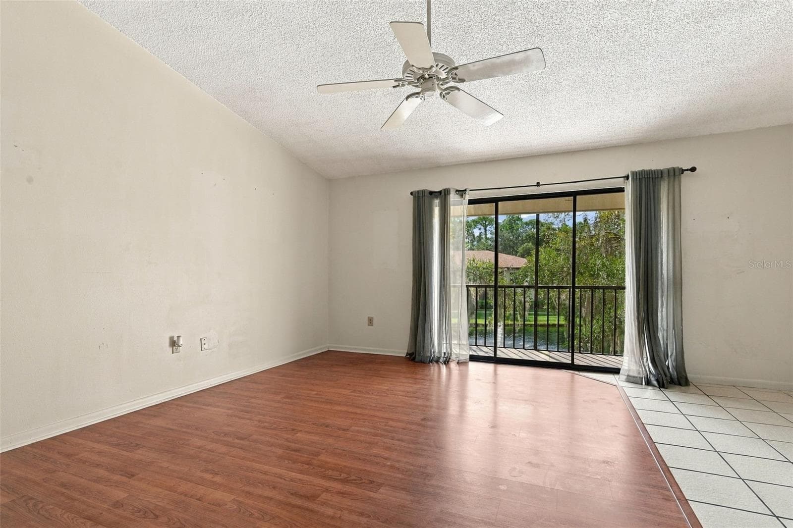 Living room - 3380 CRYSTAL CT E #P, PALM HARBOR