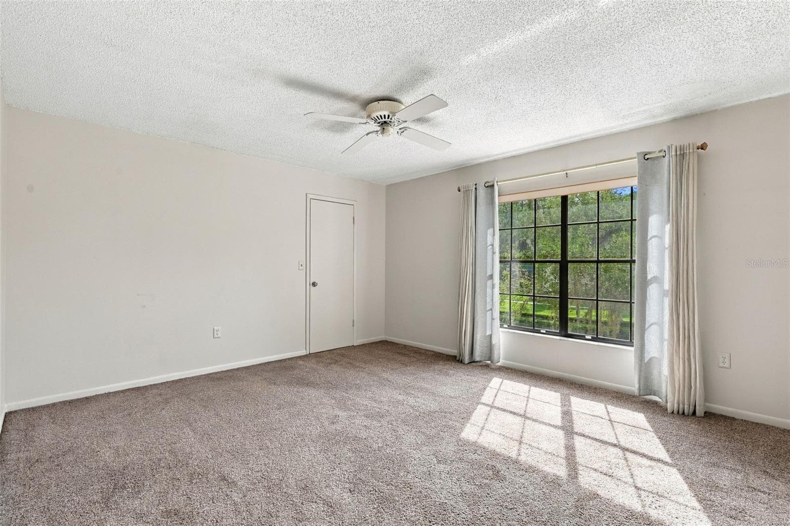 Primary Bedroom with walk in closet - 3380 CRYSTAL CT E #P, PALM HARBOR