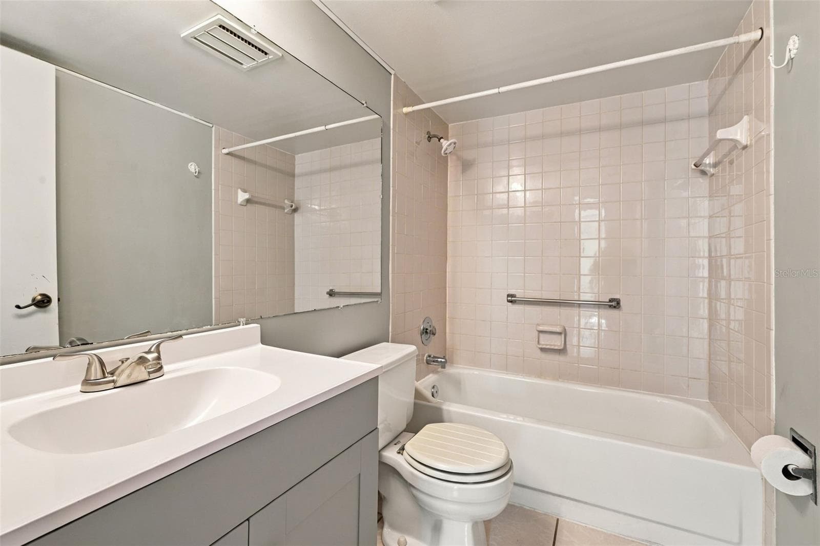 Guest Bath - 3380 CRYSTAL CT E #P, PALM HARBOR