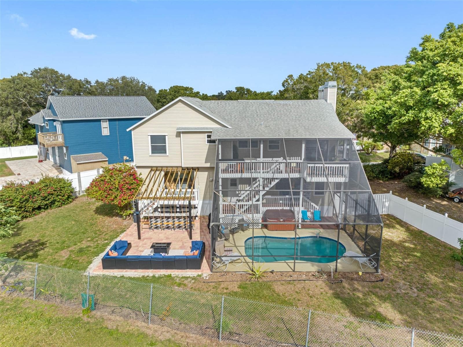 12692 PINEWAY DR