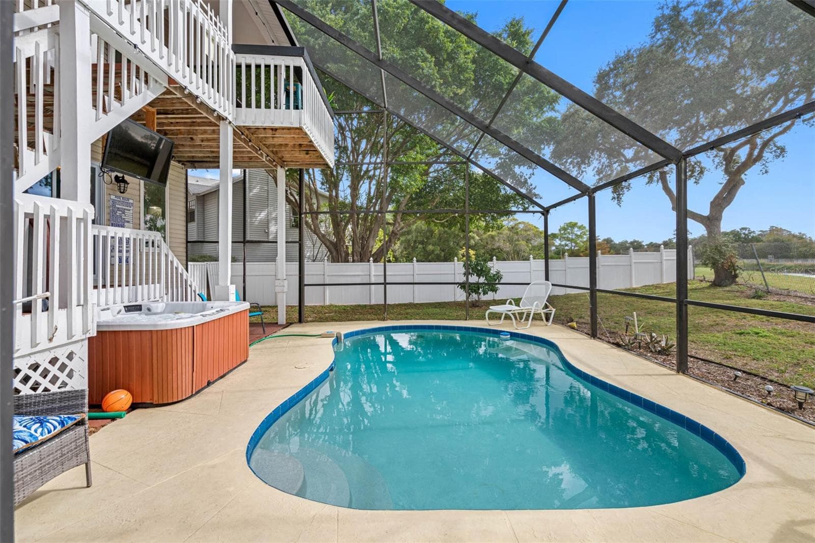 Single Family Residence at 12692 PINEWAY DR, LARGO, photo 8 of 66
