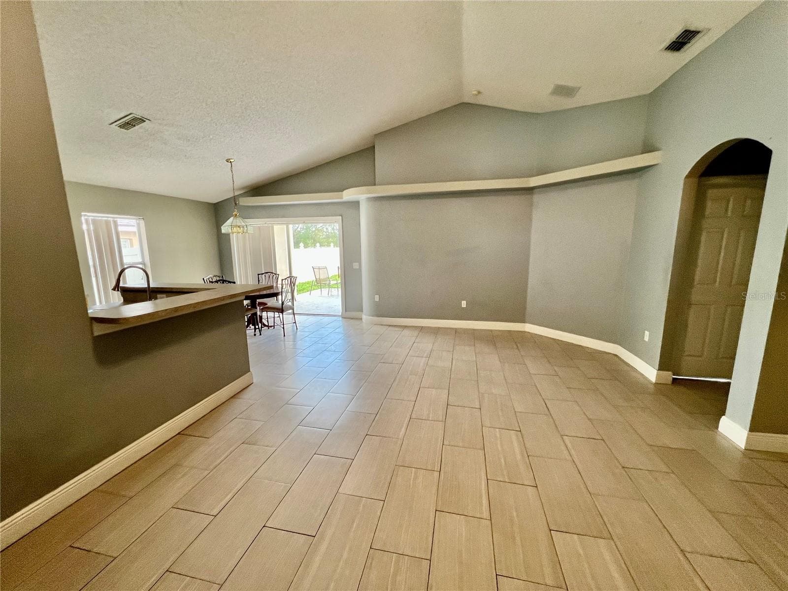 Single Family Residence at 218 ROYAL RIDGE DR, DAVENPORT, photo 4 of 31