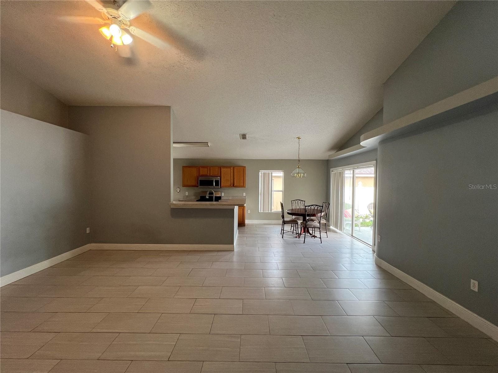 Single Family Residence at 218 ROYAL RIDGE DR, DAVENPORT, photo 5 of 31
