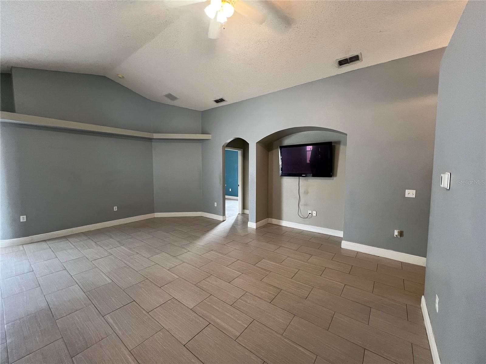 Single Family Residence at 218 ROYAL RIDGE DR, DAVENPORT, photo 7 of 31