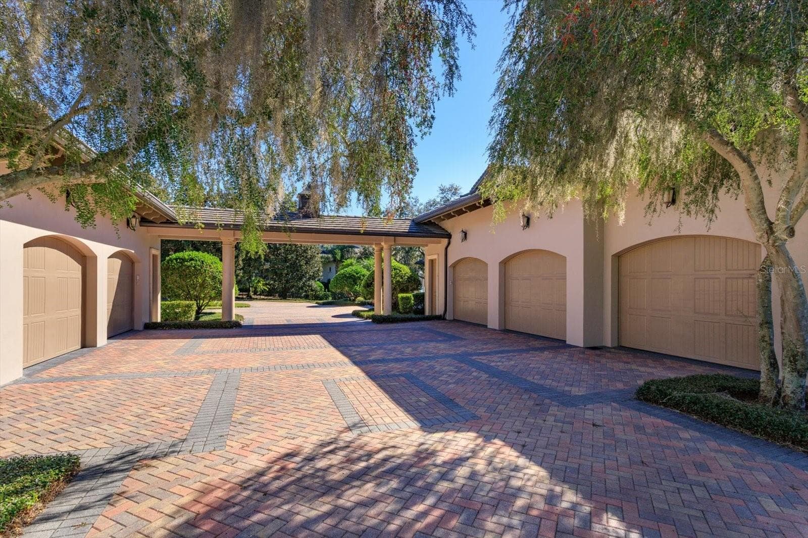 5 car garage - 5192 VARDON DR, WINDERMERE