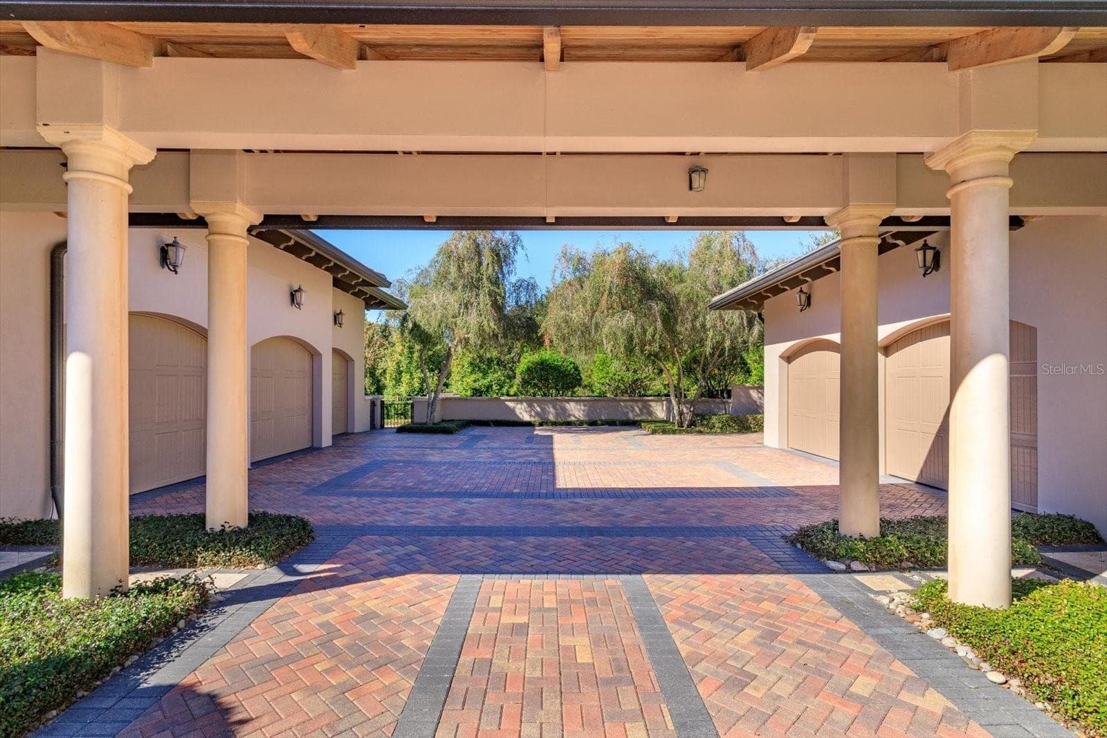 Court yard - 5192 VARDON DR, WINDERMERE