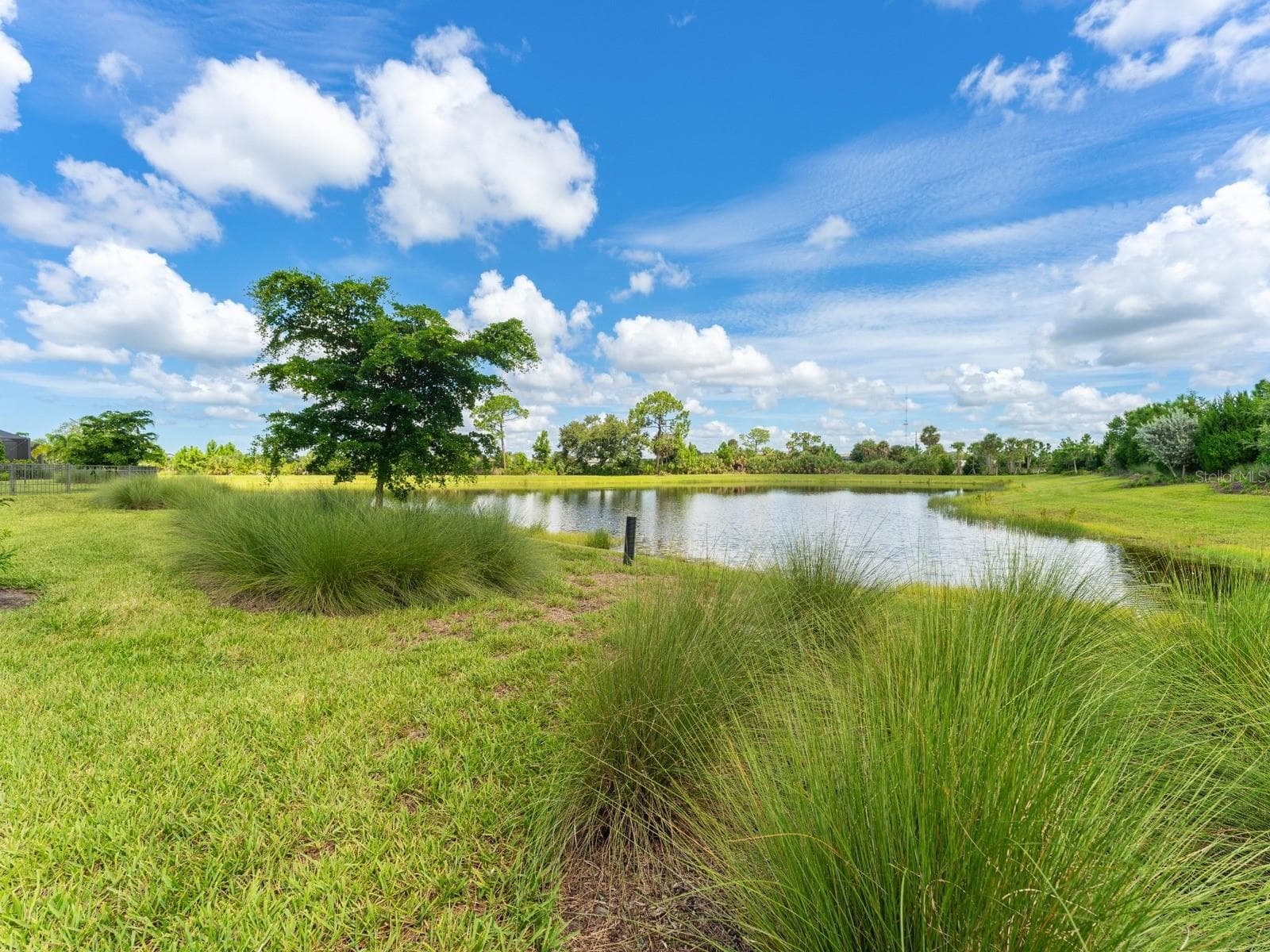 Premium lot wtih water and preserve views. No homes behind. - 6332 WINDING PINE DR, NOKOMIS