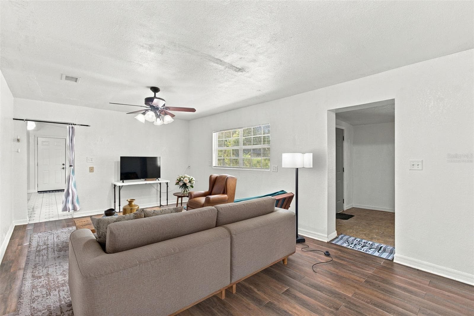 Virtually Staged - 1142 DOC COIL RD, BOWLING GREEN