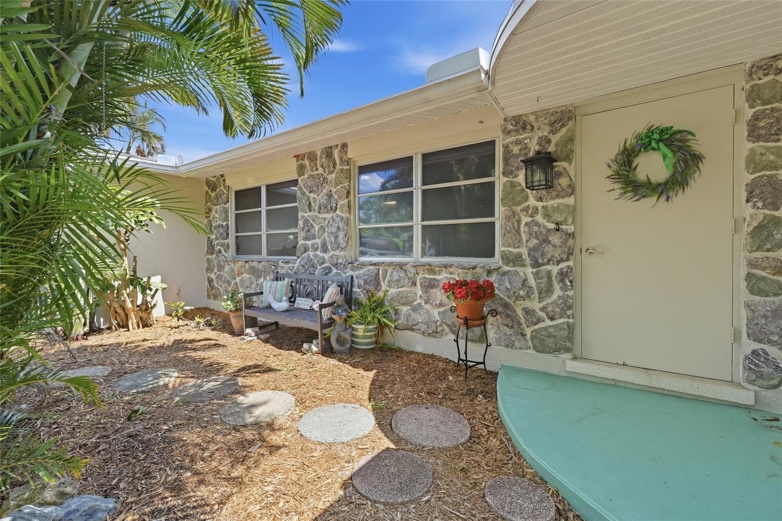 Single Family Residence at 437 BEACH PARK BLVD, VENICE, photo 5 of 33