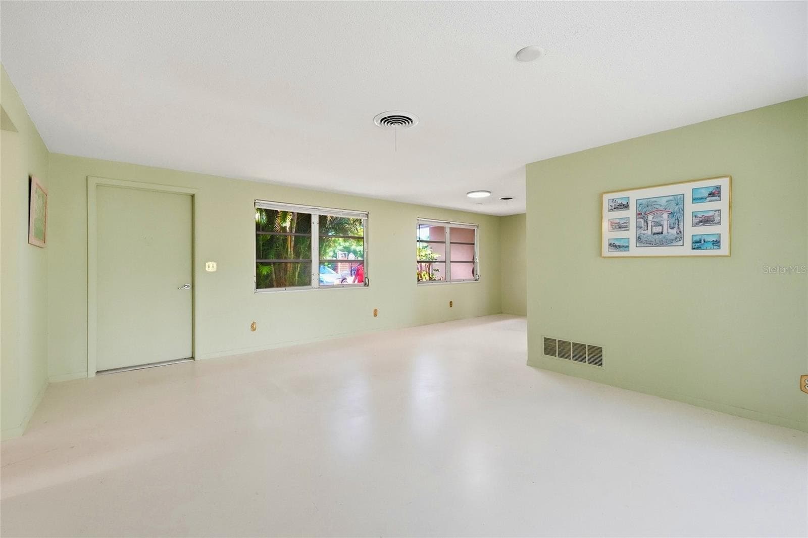 Single Family Residence at 437 BEACH PARK BLVD, VENICE, photo 7 of 33
