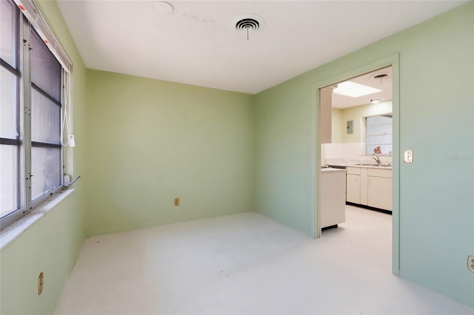 Single Family Residence at 437 BEACH PARK BLVD, VENICE, photo 9 of 33